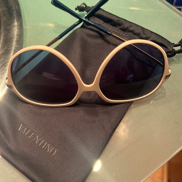 498$ NIB Valentino Garavani SUNGLASSES. Dust pink and blue, rose gold hardware - Picture 2 of 16